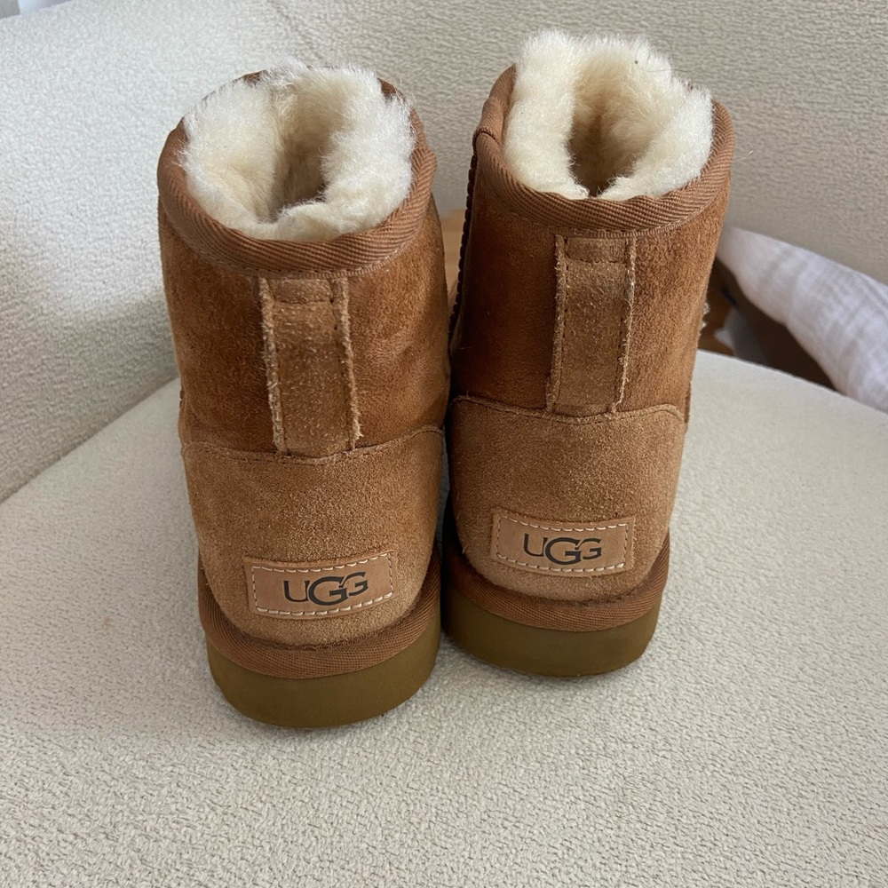 UGG women’s chestnut classic mini boots
